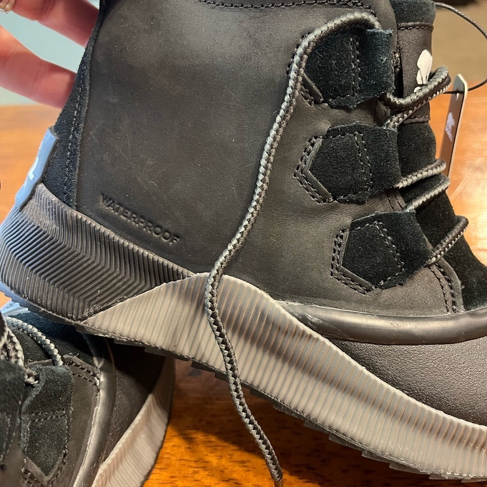 New Sorel Out N About Waterproof black lace up boot size 6.5 - Picture 2 of 12